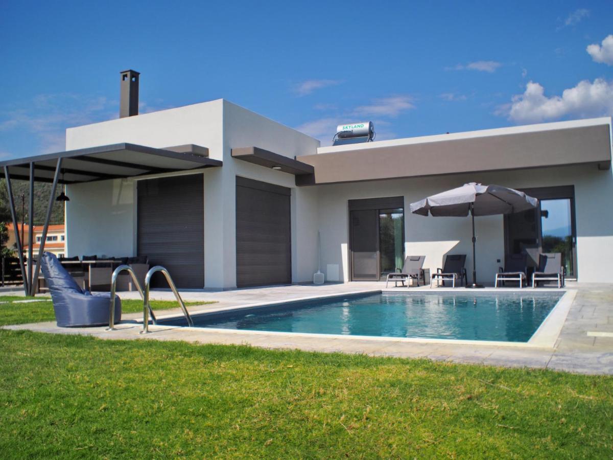 Nostos Luxury Villas With Private Pool In Нафпактос Экстерьер фото